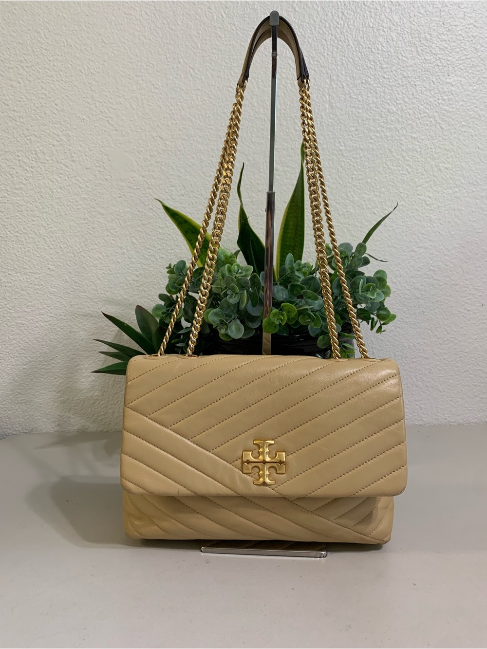 👜💕Tory Burch Fleming Chevron Shoulder Bag - Beige